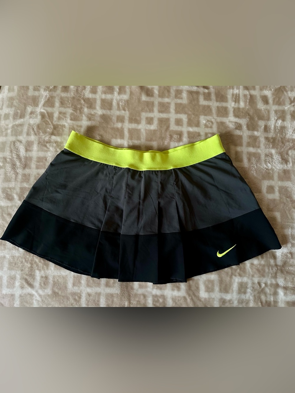 Nike Black and Neon Yellow Pleated Athletic Skort
